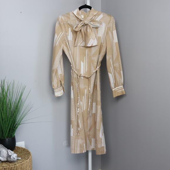 Vintage 70's Vilano Dress with neck tie and belt size 14 - Picture 1 of 6